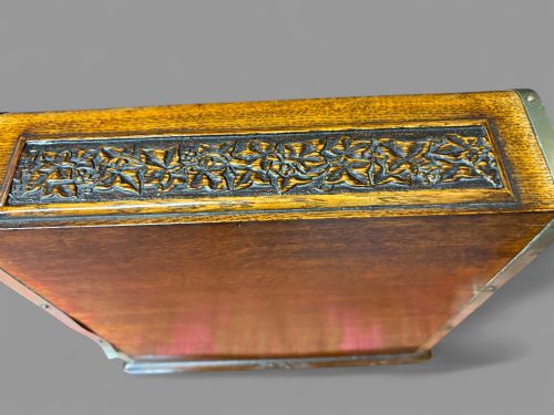 A VICTORIAN OAK CASED TANTALUS IN EXCELLENT CONDITION - ADDITIONAL PHOTO 13