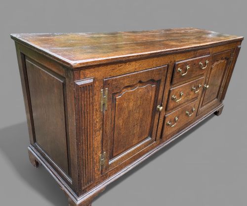 A GOOD 18TH CENTURY SERVING DRESSER IN OAK - ADDITIONAL PHOTO 1