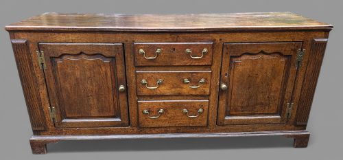 A GOOD 18TH CENTURY SERVING DRESSER IN OAK - ADDITIONAL PHOTO 3