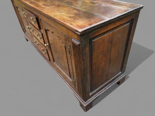 A GOOD 18TH CENTURY SERVING DRESSER IN OAK - ADDITIONAL PHOTO 7
