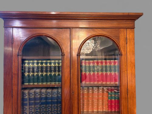 A GOOD VICTORIAN MAHOGANY LIBRARY BOOKCASE - ADDITIONAL PHOTO 4