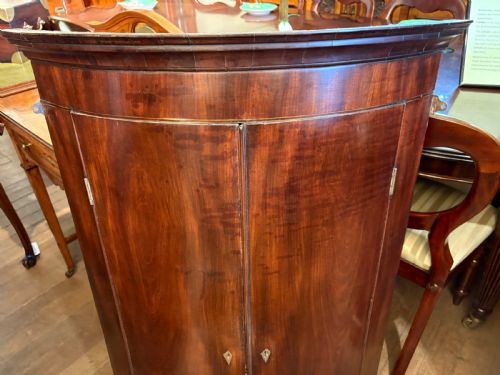 A FINE GEORGIAN MAHOGANY CORNER CUPBOARD - ADDITIONAL PHOTO 1