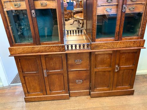 A VERY UNUSUAL COLLECTORS CABINET IN WALNUT - ADDITIONAL PHOTO 3