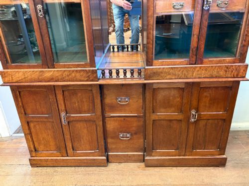 A VERY UNUSUAL COLLECTORS CABINET IN WALNUT - ADDITIONAL PHOTO 4