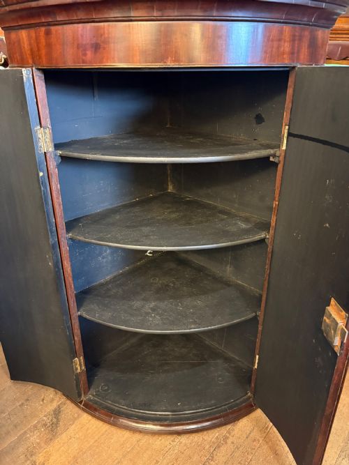 A FINE GEORGIAN MAHOGANY CORNER CUPBOARD - ADDITIONAL PHOTO 4