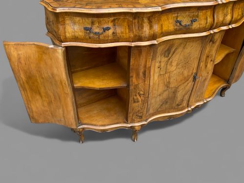 AN IMPOSING BURR WALNUT SIDEBOARD - ADDITIONAL PHOTO 4