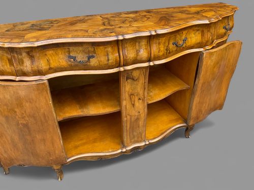AN IMPOSING BURR WALNUT SIDEBOARD - ADDITIONAL PHOTO 7