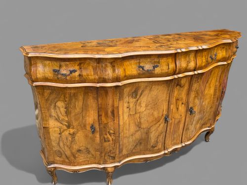 AN IMPOSING BURR WALNUT SIDEBOARD - ADDITIONAL PHOTO 9
