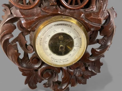 A FABULOUS BLACK FOREST BAROMETER FRAME - ADDITIONAL PHOTO 3