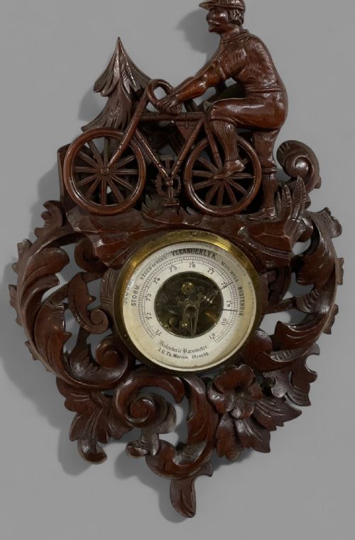A FABULOUS BLACK FOREST BAROMETER FRAME - ADDITIONAL PHOTO 5