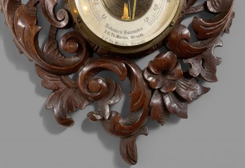 A FABULOUS BLACK FOREST BAROMETER FRAME - ADDITIONAL PHOTO 6