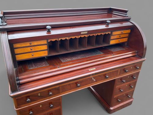 A VERY IMPRESSIVE AND LARGE 19TH CENTURY CYLINDER DESK - ADDITIONAL PHOTO 3
