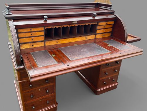 A VERY IMPRESSIVE AND LARGE 19TH CENTURY CYLINDER DESK - ADDITIONAL PHOTO 6