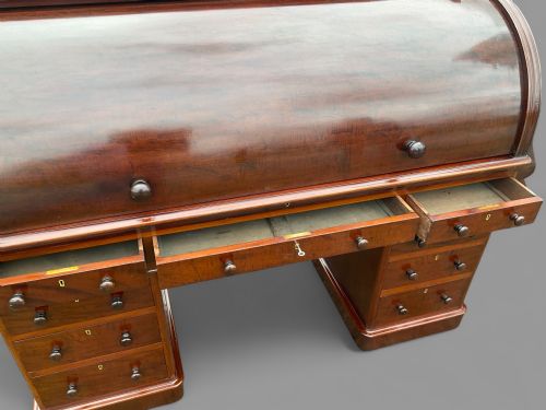 A VERY IMPRESSIVE AND LARGE 19TH CENTURY CYLINDER DESK - ADDITIONAL PHOTO 8
