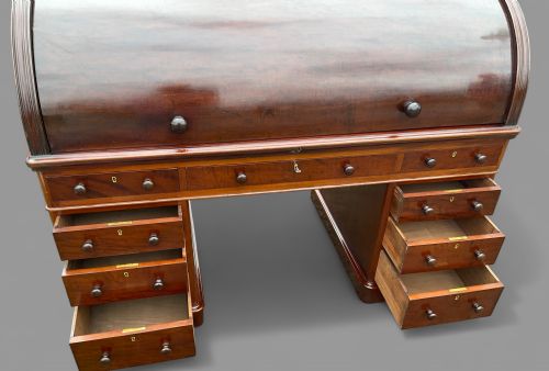 A VERY IMPRESSIVE AND LARGE 19TH CENTURY CYLINDER DESK - ADDITIONAL PHOTO 9