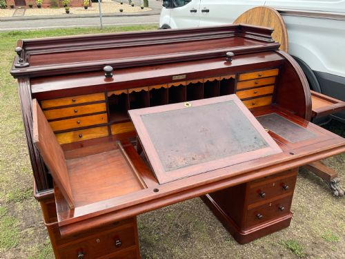 A VERY IMPRESSIVE AND LARGE 19TH CENTURY CYLINDER DESK - ADDITIONAL PHOTO 15