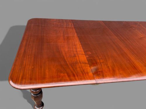 A GOOD WILLIAM IV EXTENDING DINING TABLE IN MAHOGANY - ADDITIONAL PHOTO 5