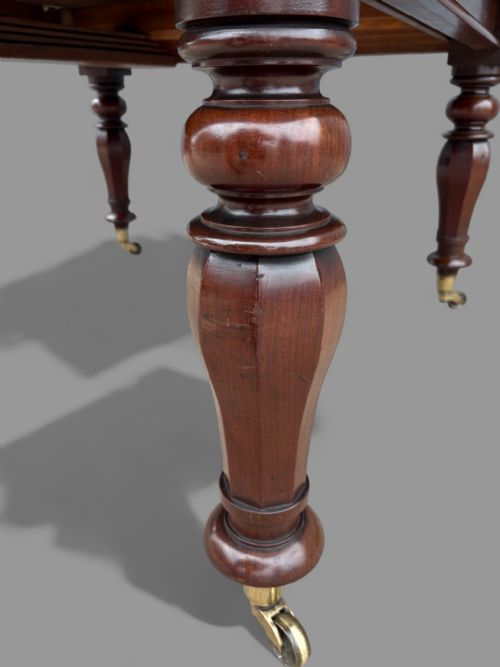 A GOOD WILLIAM IV EXTENDING DINING TABLE IN MAHOGANY - ADDITIONAL PHOTO 11