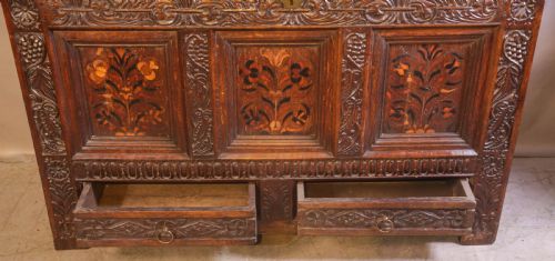 A VERY RARE LARGE OAK COFFER WITH INLAID PANELS LEEDS AREA - ADDITIONAL PHOTO 3
