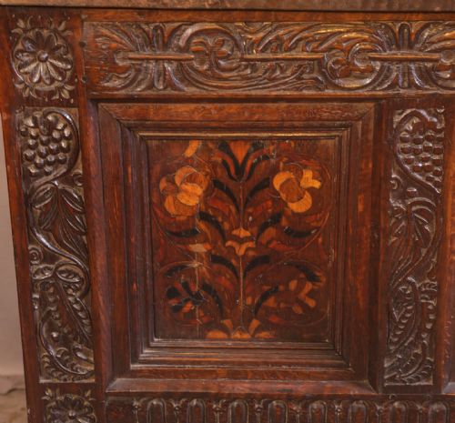 A VERY RARE LARGE OAK COFFER WITH INLAID PANELS LEEDS AREA - ADDITIONAL PHOTO 5