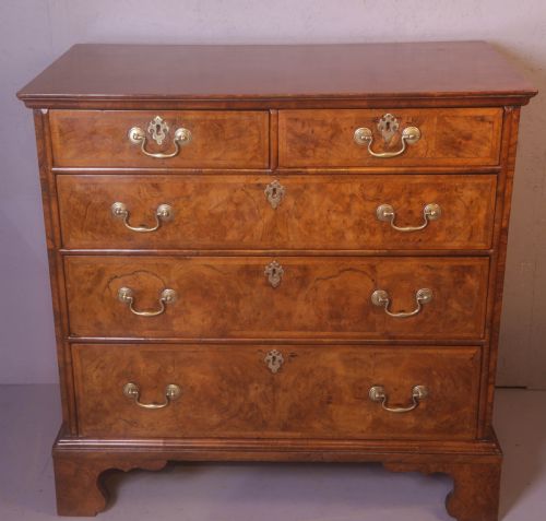 a george i walnut chest of drawers 2 over 3 - CATEGORY: ANTIQUE CHEST OF DRAWERS - DATED GEORGIAN