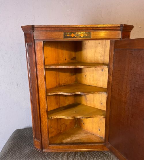 AN 18TH C OAK CORNER CUPBOARD - ADDITIONAL PHOTO 5