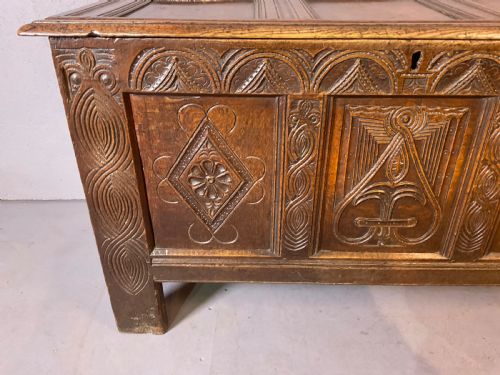 A 17TH CENTURY OAK BLANKET BOX ALL ORIGINAL RARE CARVED PANEL - ADDITIONAL PHOTO 11