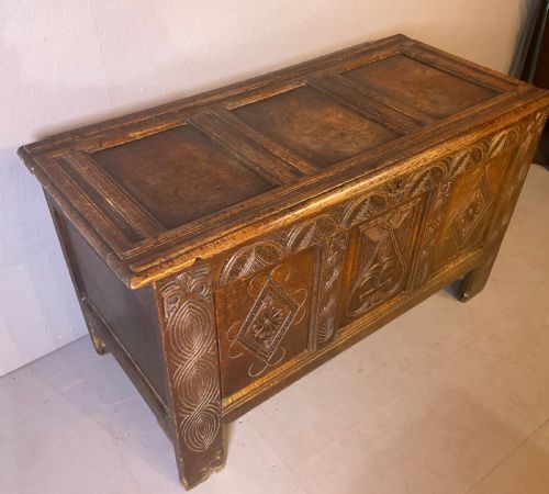 A 17TH CENTURY OAK BLANKET BOX ALL ORIGINAL RARE CARVED PANEL - ADDITIONAL PHOTO 13