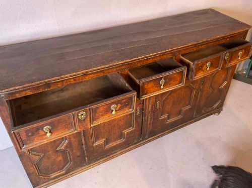 EARLY 18TH CENTURY OAK DRESSER GEOMETRIC FRONT PANELS - ADDITIONAL PHOTO 3