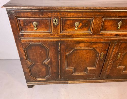 EARLY 18TH CENTURY OAK DRESSER GEOMETRIC FRONT PANELS - ADDITIONAL PHOTO 6