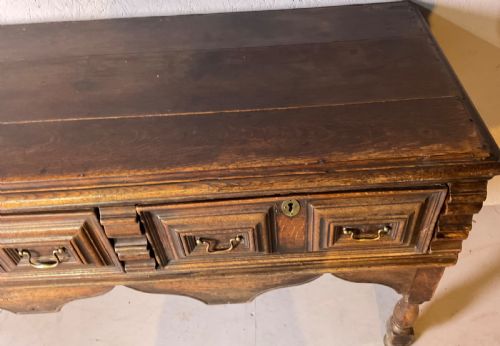 A VERY GOOD LATE 17TH C OAK SERVING DRESSER - ADDITIONAL PHOTO 1