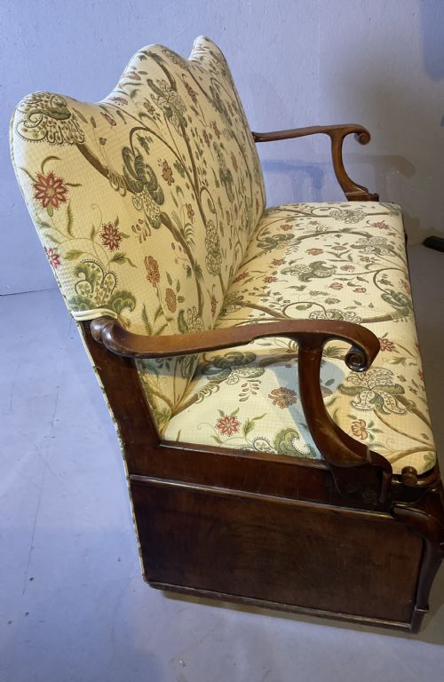 A VERY RARE QUEEN ANNE PERIOD ENGLISH WALNUT SETTEE - ADDITIONAL PHOTO 13