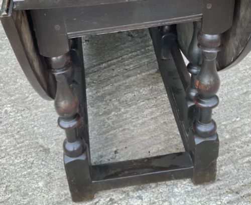 A SUPER LARGE 17TH C GATE TABLE IN OAK SEAT 8 - ADDITIONAL PHOTO 18