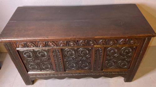 SUPER 17TH C COFFER ALL ORIGINAL CARVING - ADDITIONAL PHOTO 3