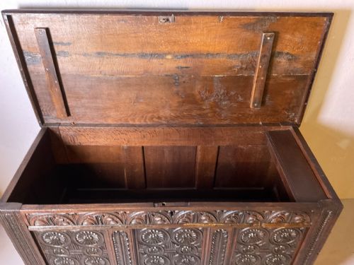 SUPER 17TH C COFFER ALL ORIGINAL CARVING - ADDITIONAL PHOTO 5