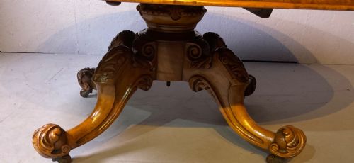 A BURR WALNUT VICTORIAN COFFEE TABLE - ADDITIONAL PHOTO 3