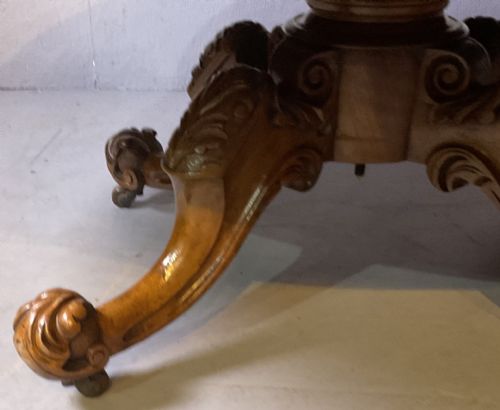A BURR WALNUT VICTORIAN COFFEE TABLE - ADDITIONAL PHOTO 5