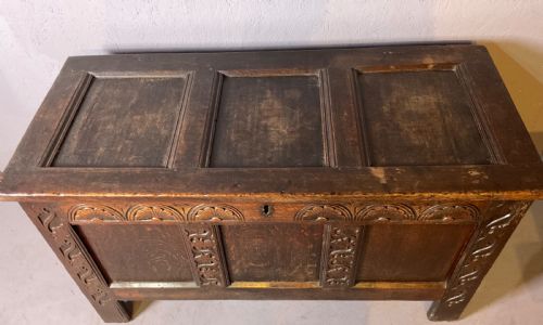 A 17TH CENTURY OAK COFFER CARVED - ADDITIONAL PHOTO 2