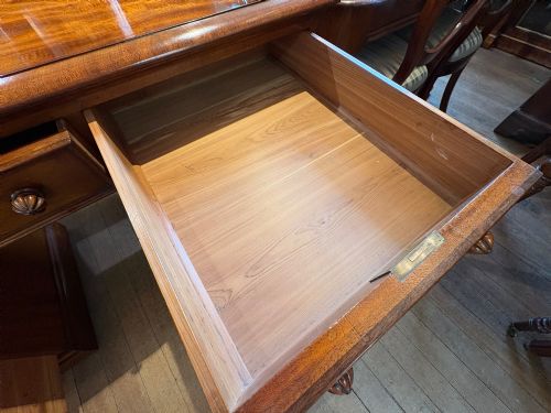 STUNNING QUALITY PEDESTAL DESK IN MAHOGANYPOSSIBLY GILLOWS - ADDITIONAL PHOTO 11