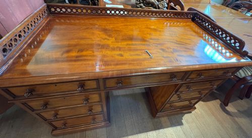 STUNNING QUALITY PEDESTAL DESK IN MAHOGANYPOSSIBLY GILLOWS - ADDITIONAL PHOTO 12