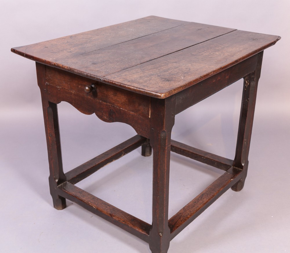 Good early 18th century side table in Oak with a drawer
