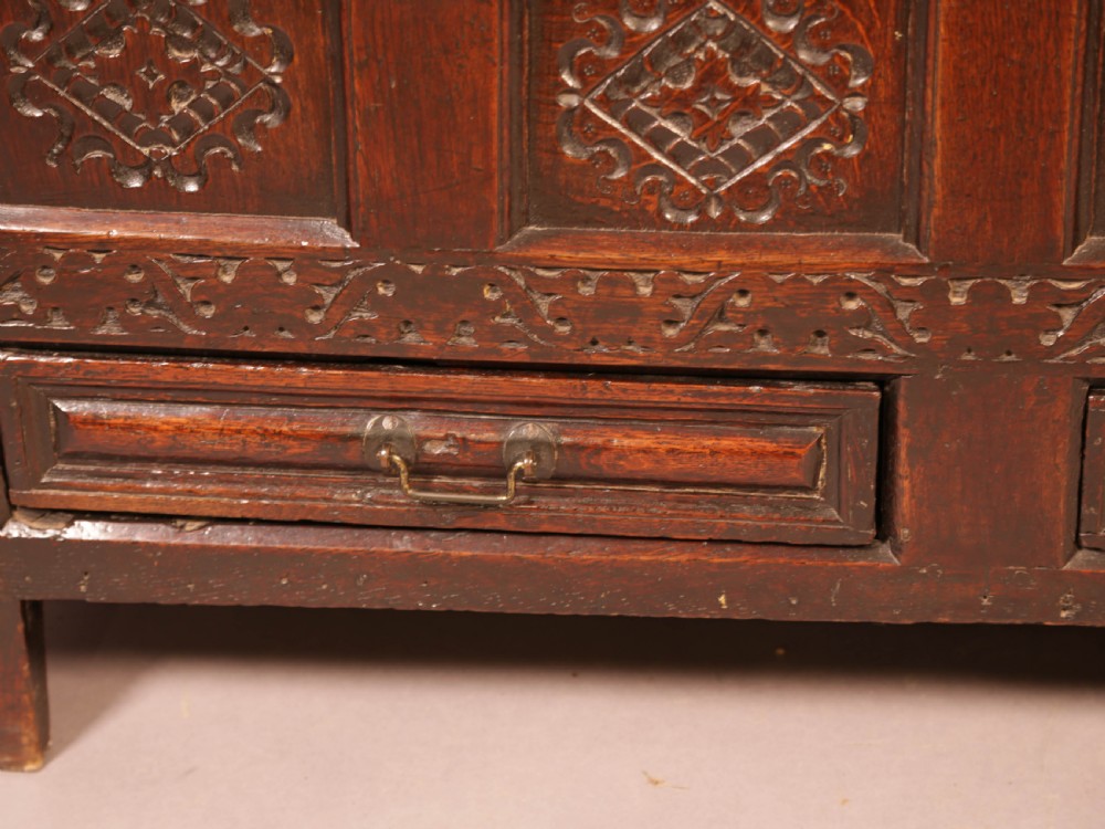 Rare 17th century Oak Coffer View XIV