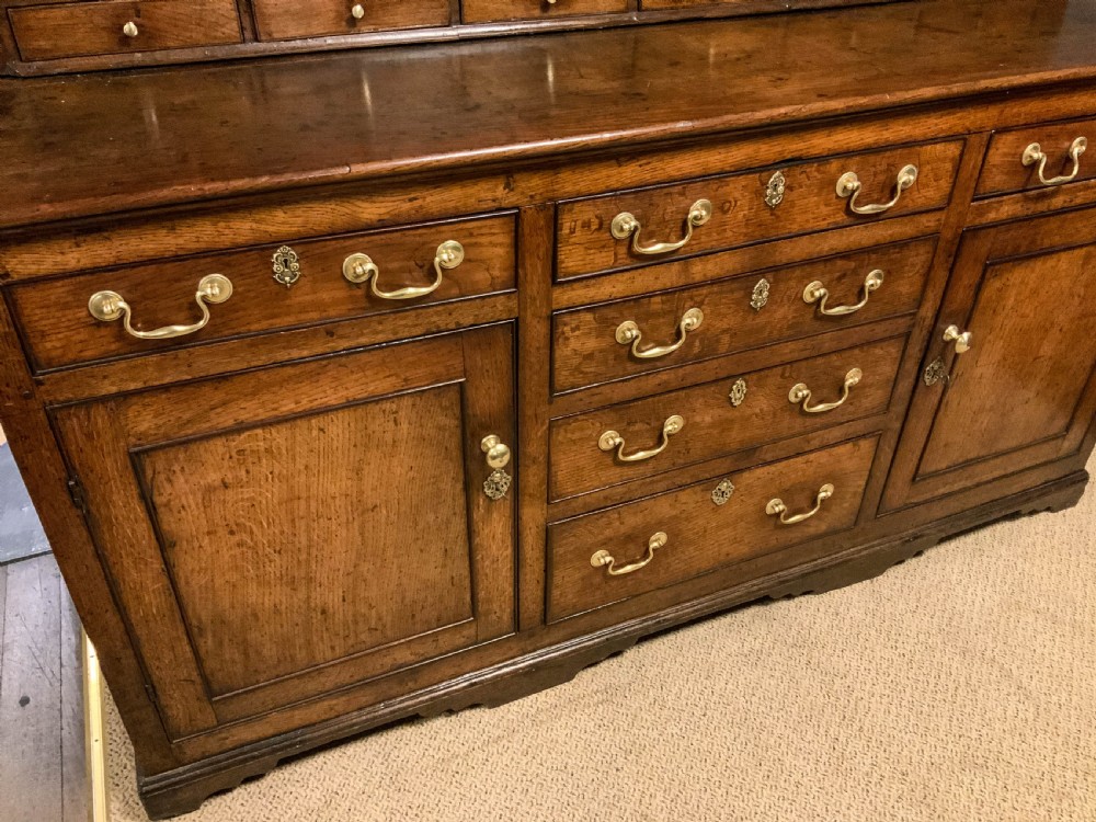Very good 18th century Oak Dresser View II