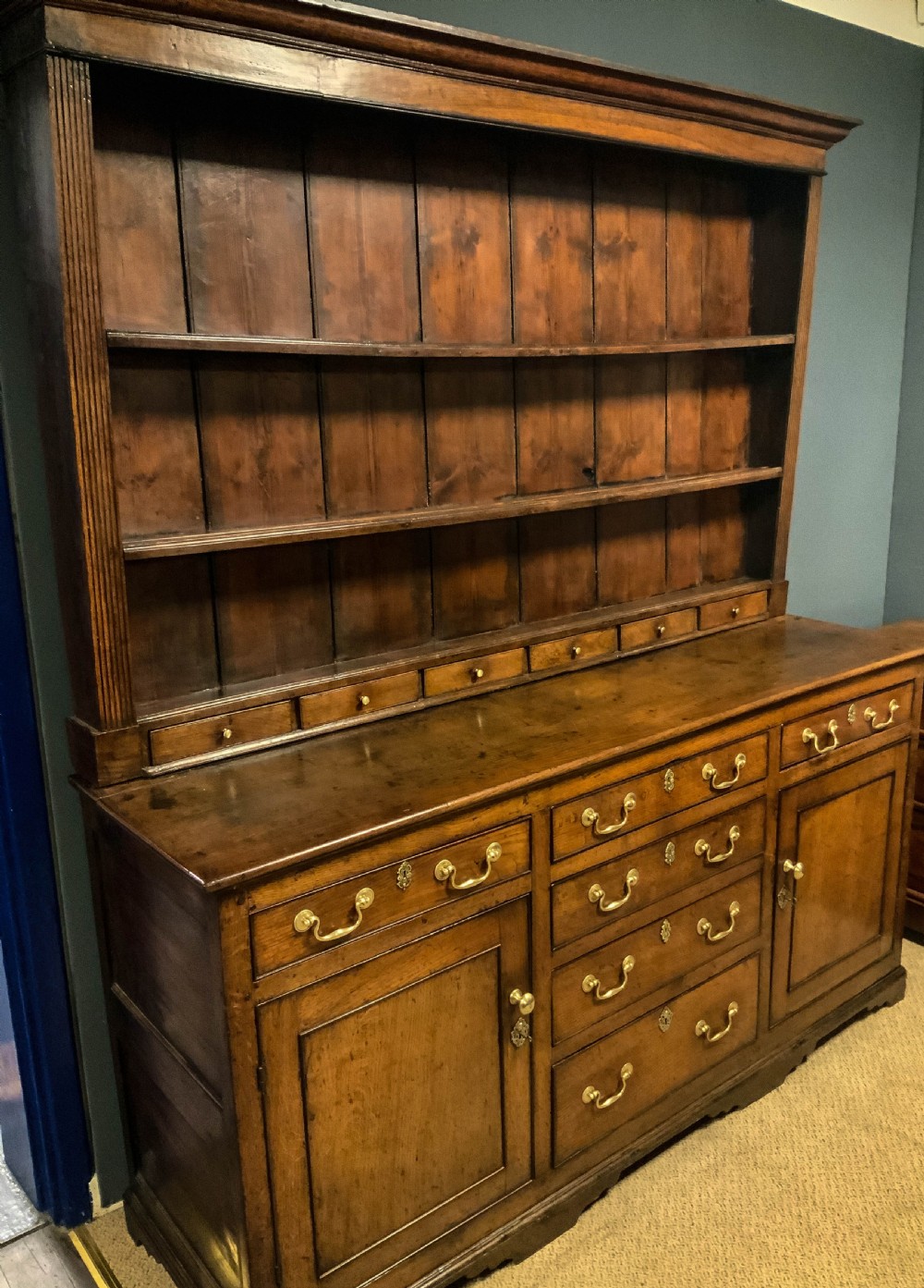 Very good 18th century Oak Dresser View IV