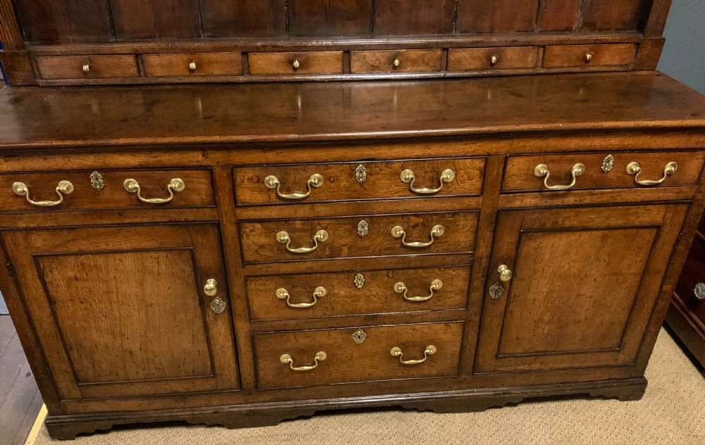 Very good 18th century Oak Dresser View VI