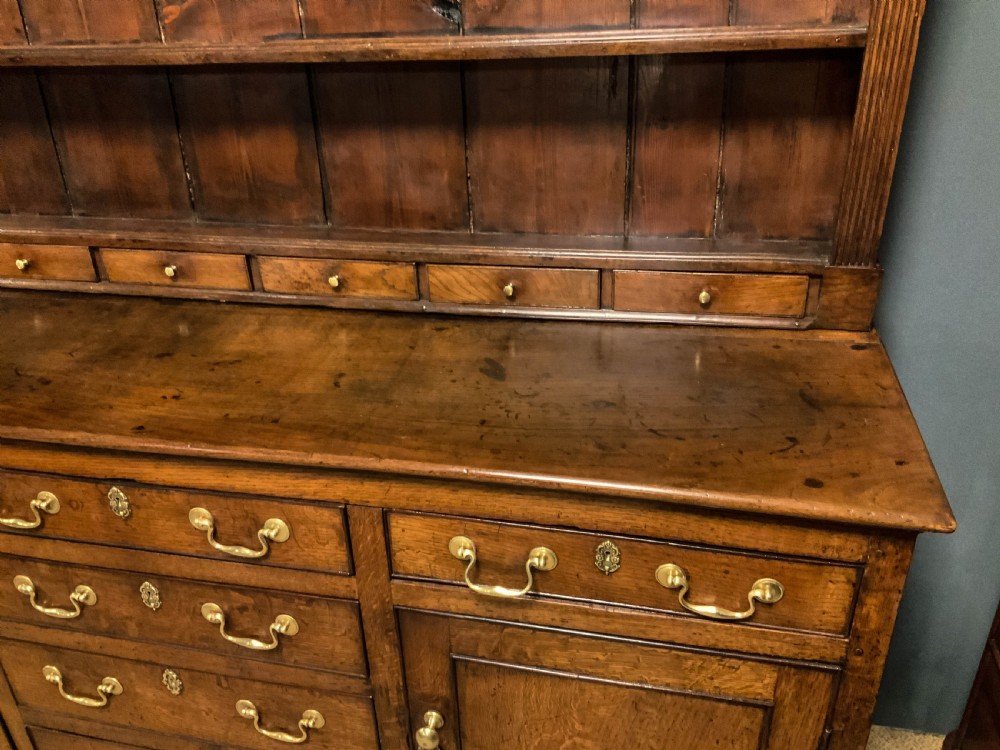 Very good 18th century Oak Dresser View VII