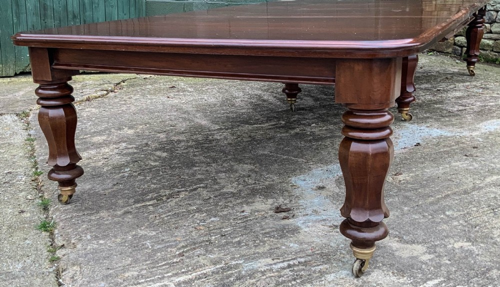 A superb Large Victorian Extending Dining Table in Mahogany to seat 14/16 View III