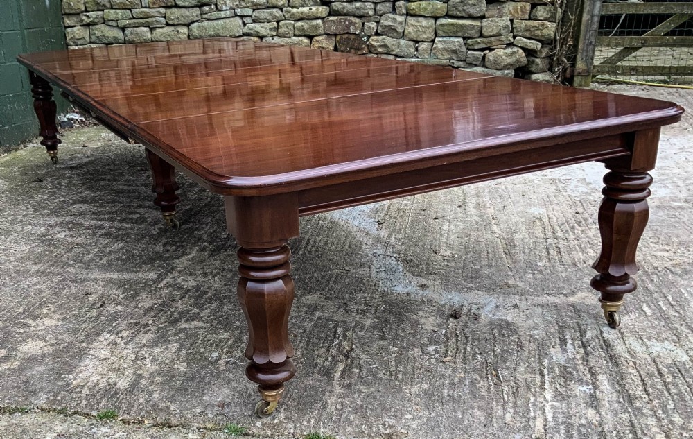 A superb Large Victorian Extending Dining Table in Mahogany to seat 14/16 View IV