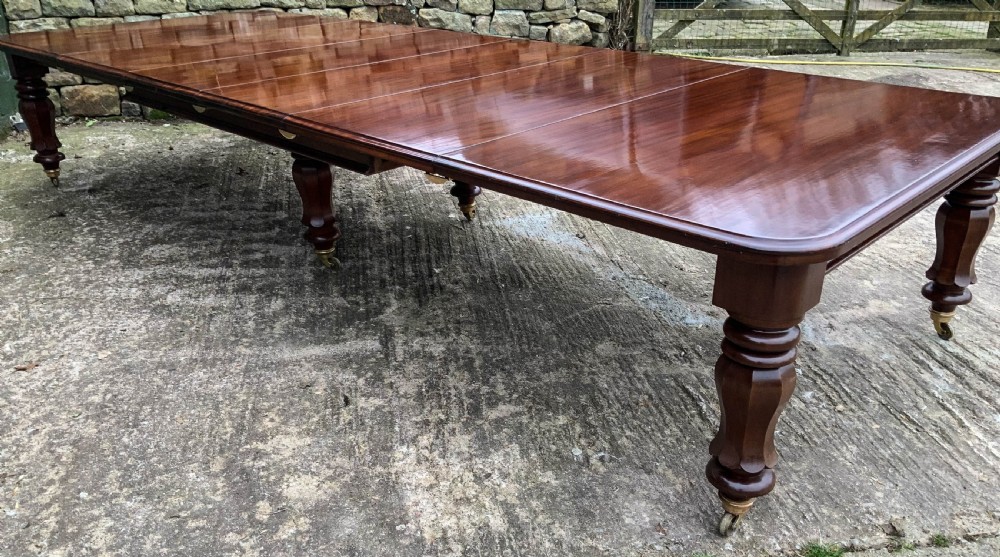 A superb Large Victorian Extending Dining Table in Mahogany to seat 14/16 View V