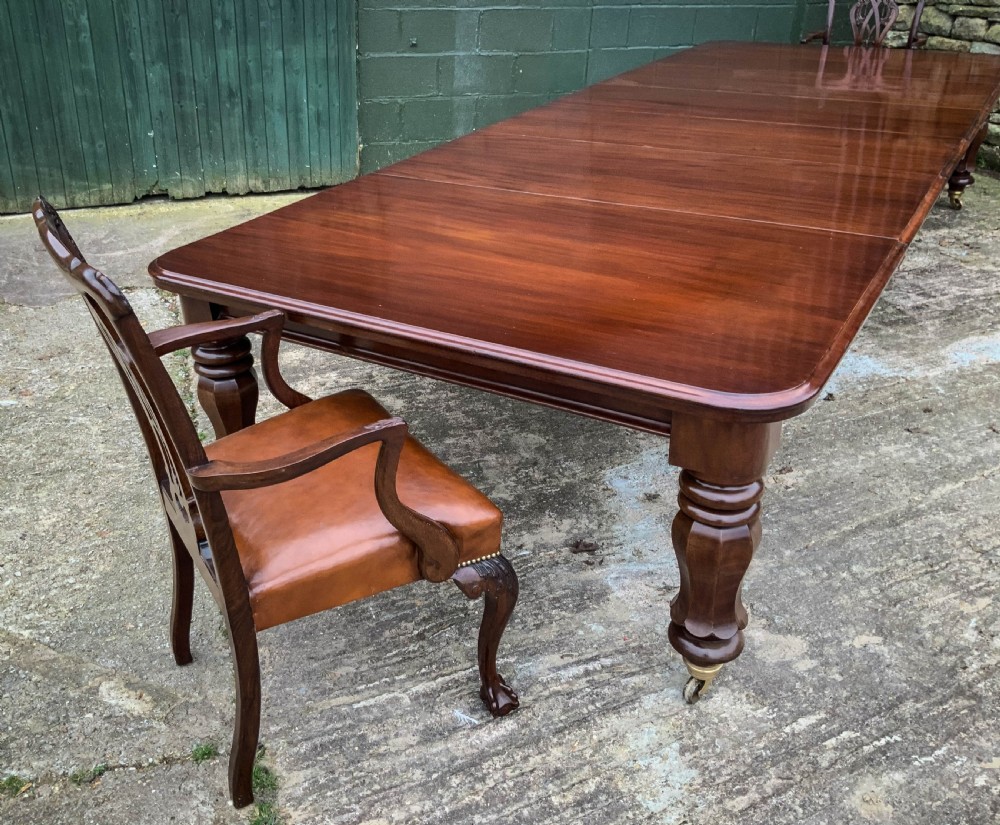 A superb Large Victorian Extending Dining Table in Mahogany to seat 14/16 View VI